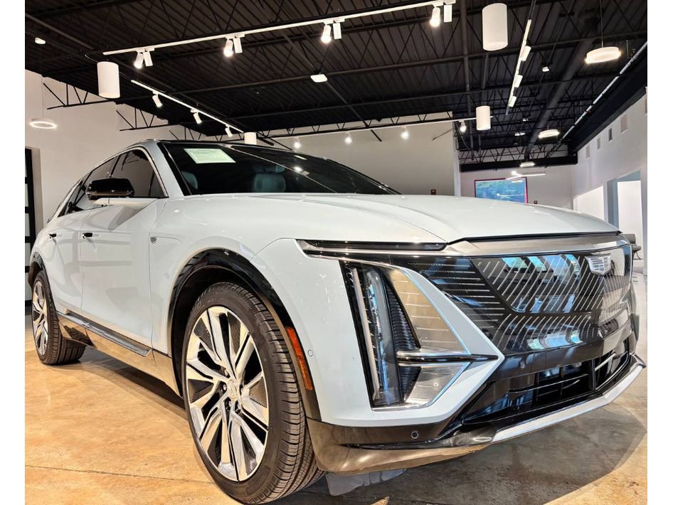 Used 2024 Cadillac Lyriq Luxury w/ LPO, Floor Liner Package image 6