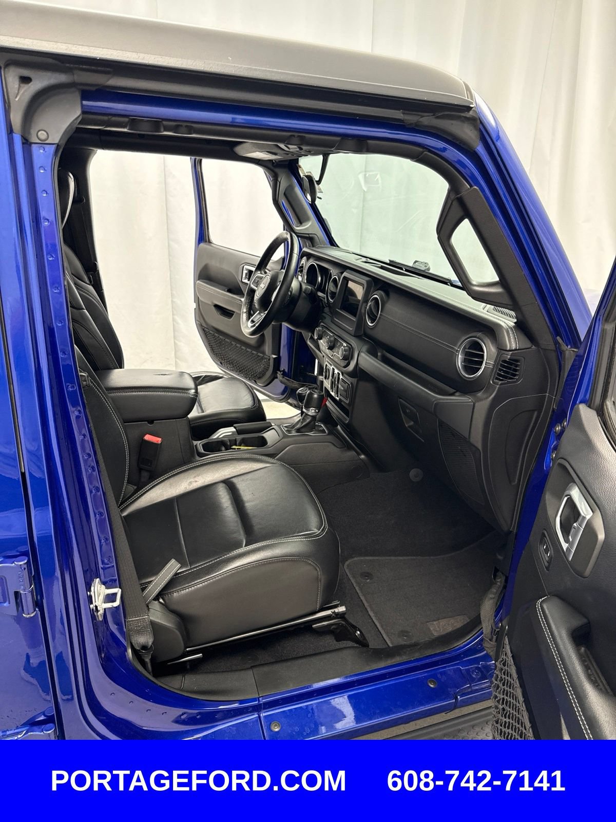 Used 2018 Jeep Wrangler Unlimited Sahara w/ Cold Weather Group AWD/4WD image 27