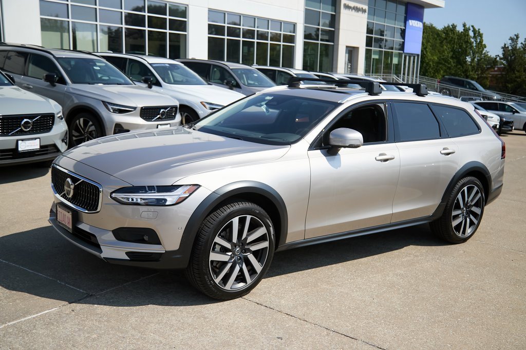 New 2026 Volvo V90 B6 Cross Country Ultra w/ Climate Package image 7