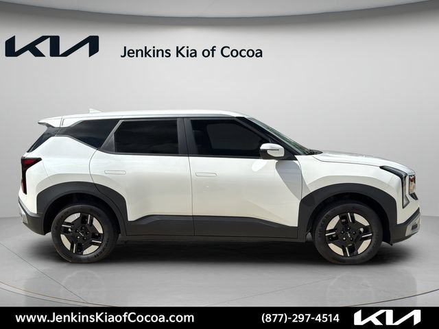 Used 2027 Kia Seltos LX FWD image 3