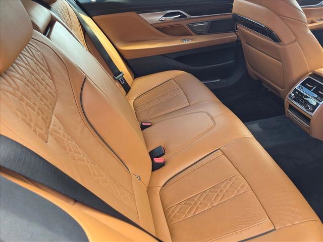 Used 2022 BMW 740i w/ Premium Package RWD image 21