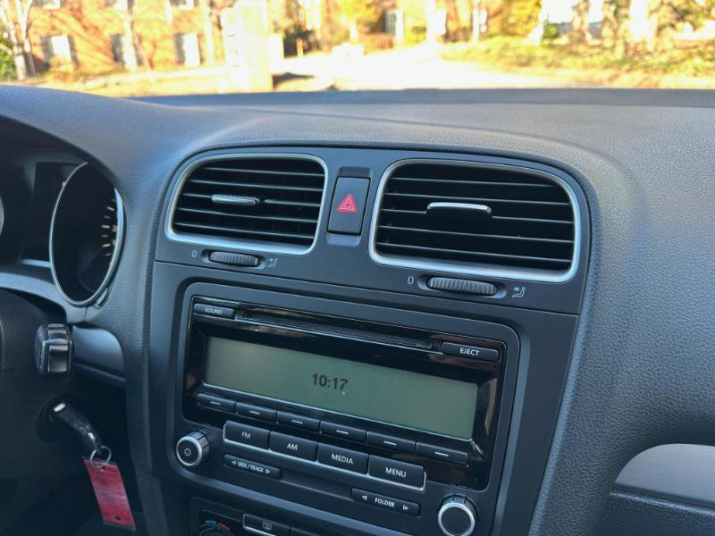 Used 2011 Volkswagen Golf 4-Door image 36