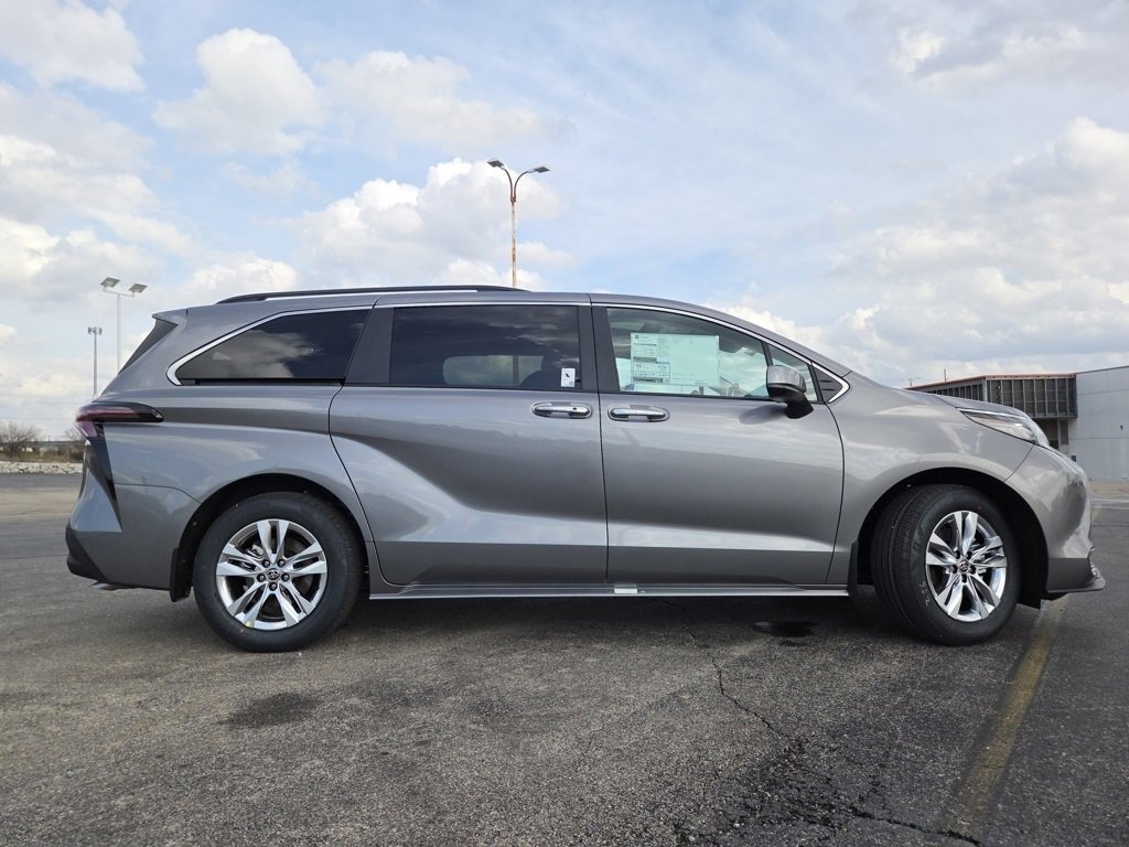 New 2026 Toyota Sienna XLE image 24