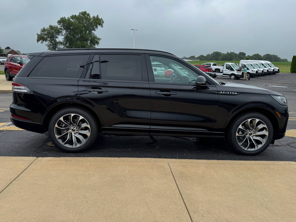 New 2025 Lincoln Aviator AWD w/ Jet Appearance Package image 12