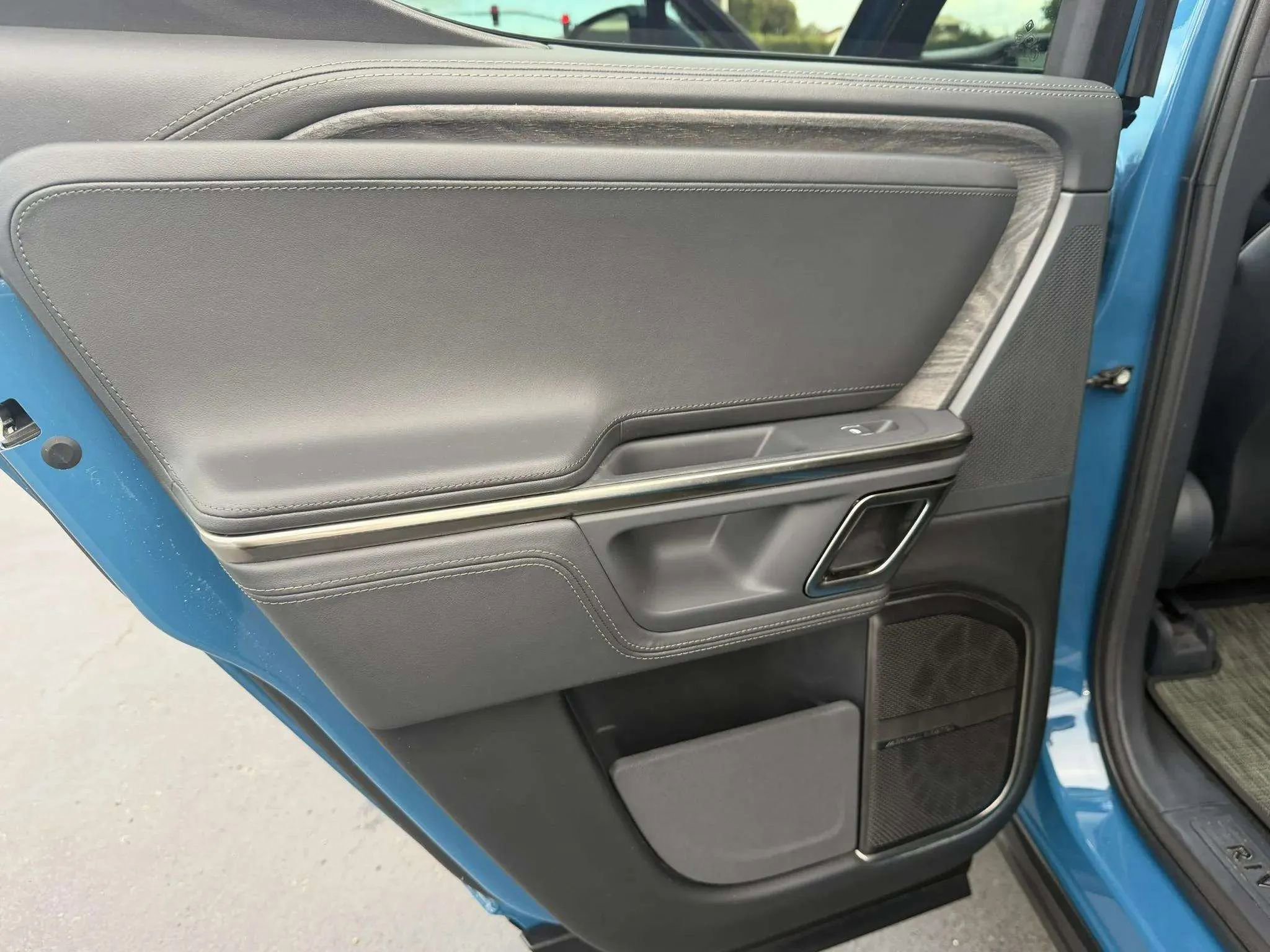 Used 2022 Rivian R1T Launch Edition image 21