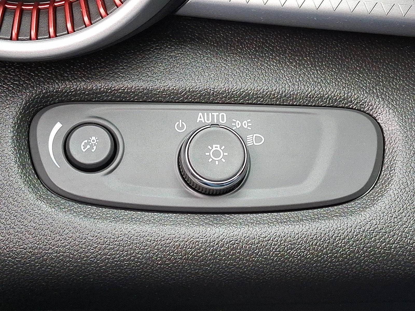 Used 2024 Chevrolet Trax RS w/ Driver Confidence Package image 25