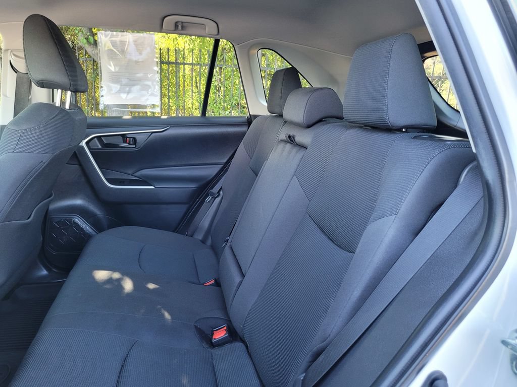 Used 2021 Toyota RAV4 LE AWD/4WD image 14
