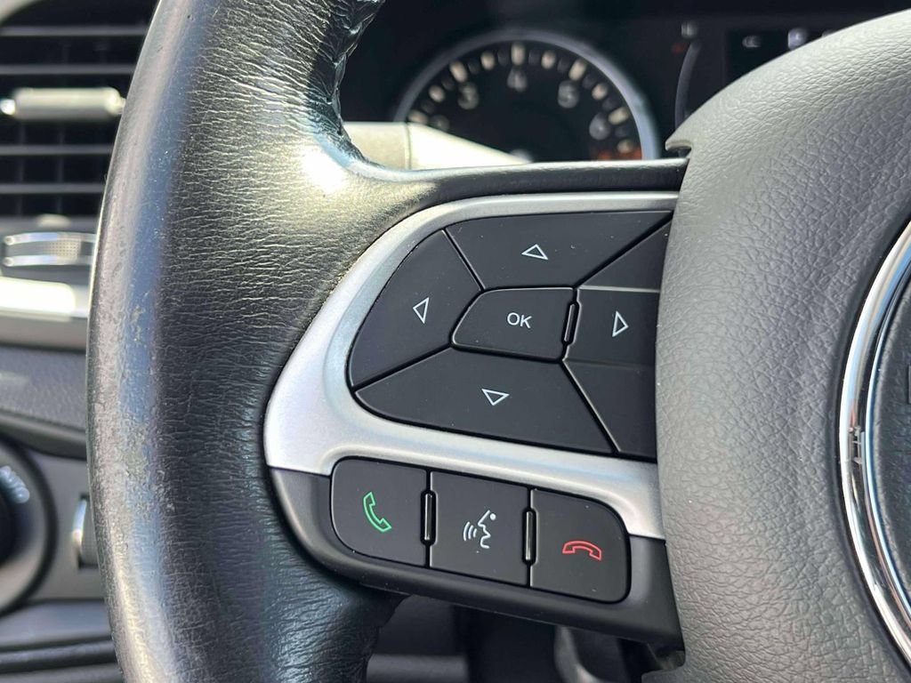Used 2018 Jeep Renegade Latitude w/ Cold Weather Group AWD/4WD image 22
