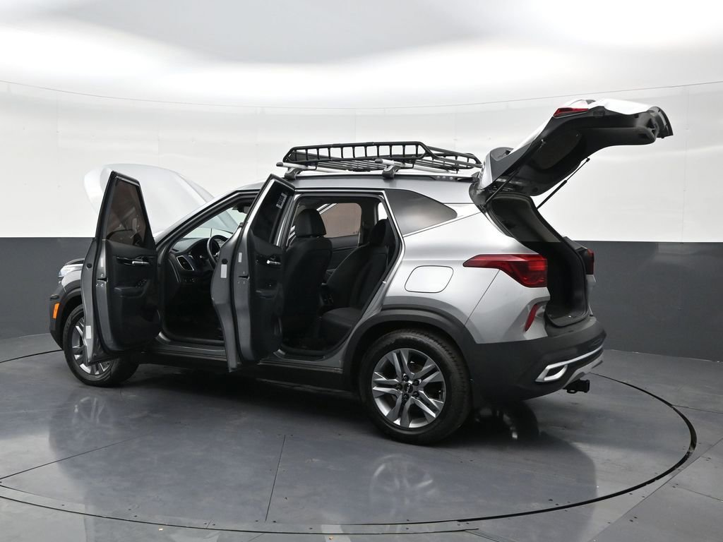 Used 2023 Kia Seltos S FWD image 32