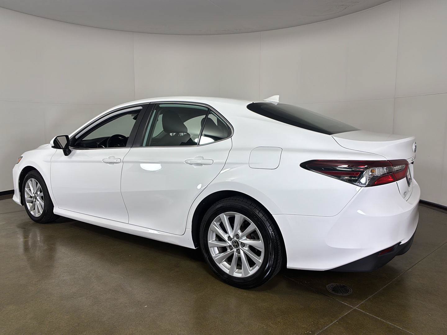 Used 2024 Toyota Camry LE FWD image 21