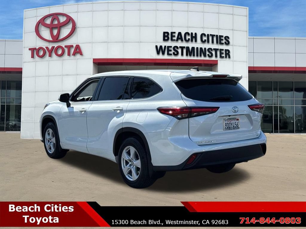 Used 2022 Toyota Highlander LE FWD image 8