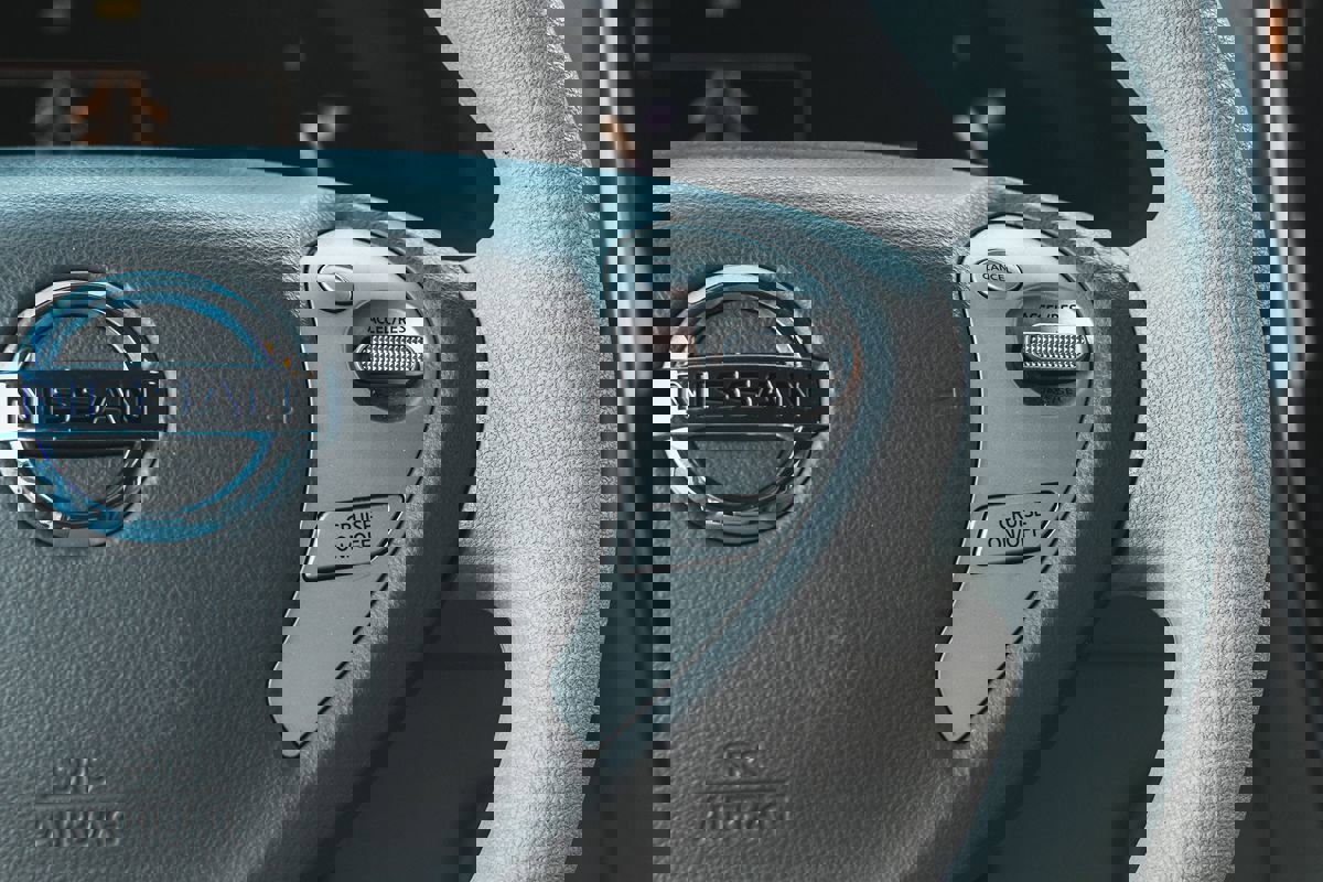 Used 2011 Nissan Leaf SL image 16