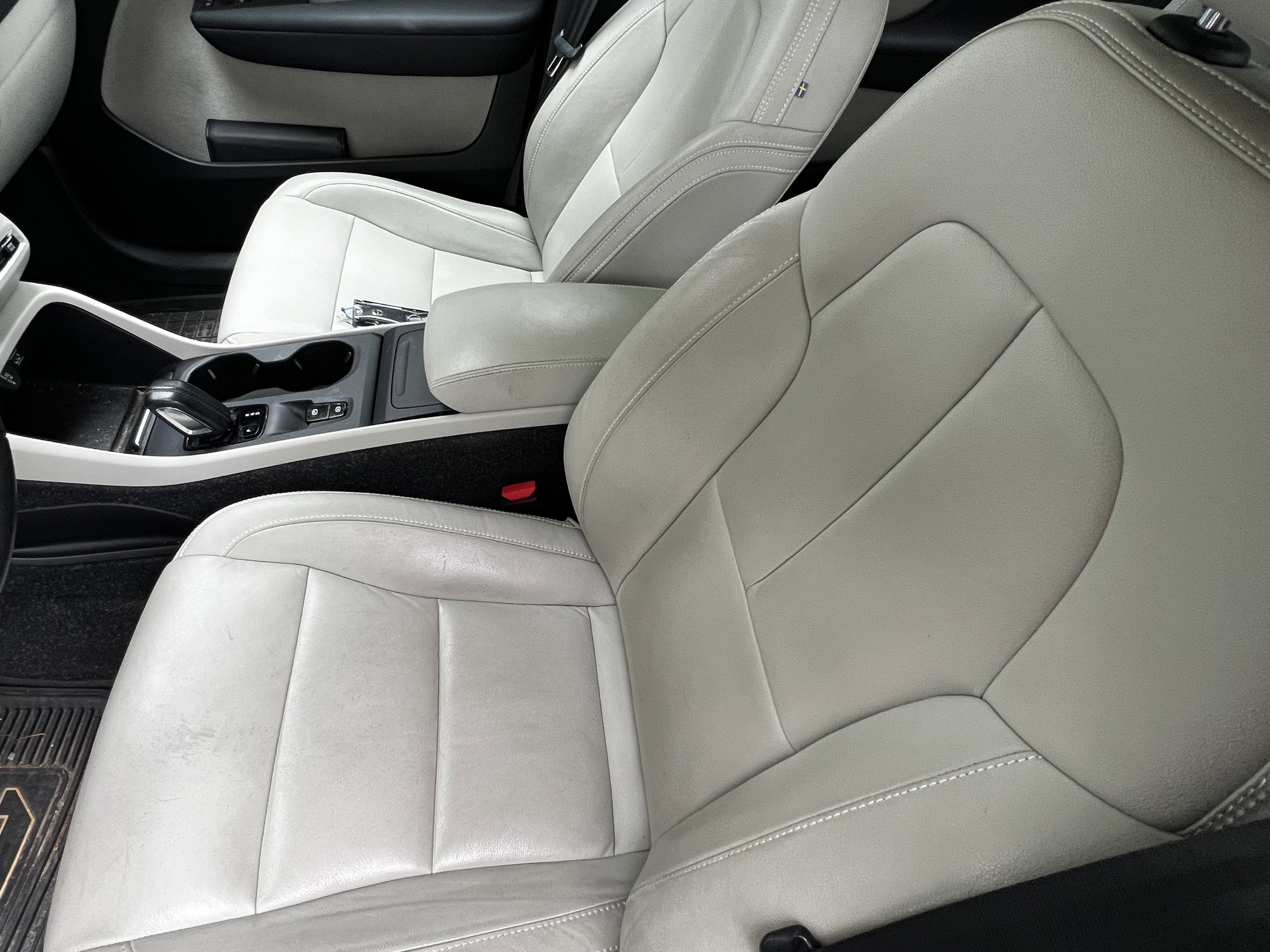 Used 2021 Volvo XC40 T5 Momentum w/ Protection Package Premier AWD/4WD image 15