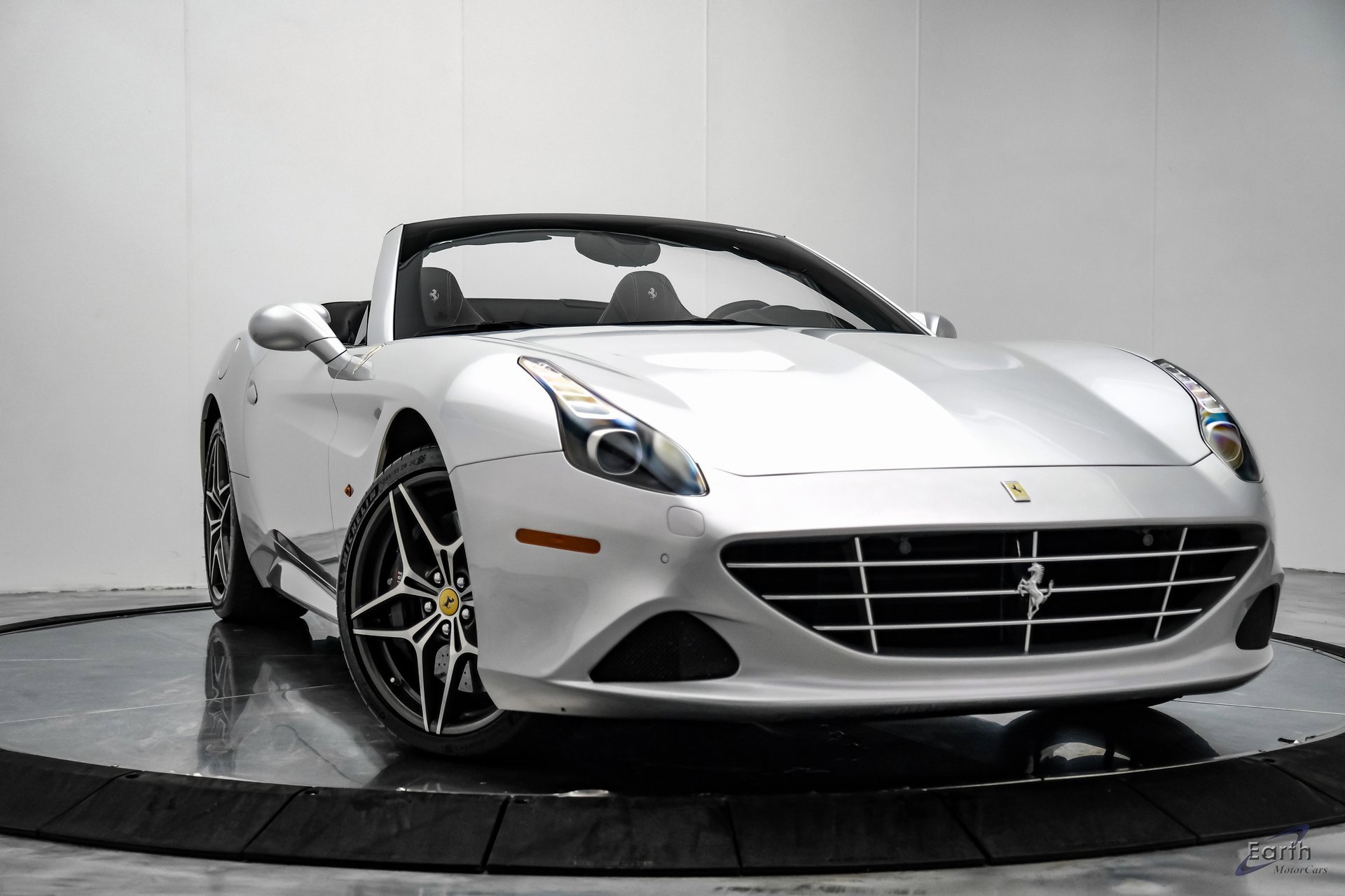 Used 2016 Ferrari California T image 33