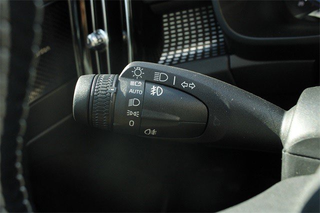 Used 2021 Volvo XC40 P8 Recharge w/ Advanced Package image 12