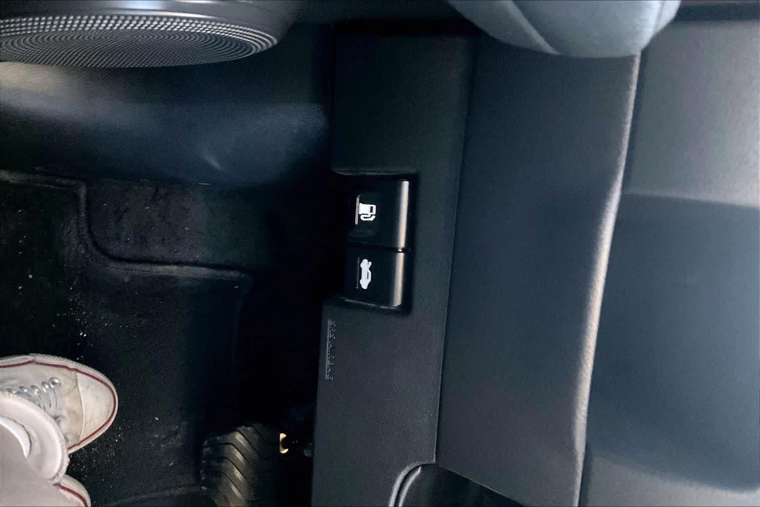 Used 2021 Nissan Kicks SR FWD image 30