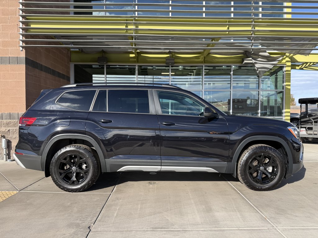 Used 2024 Volkswagen Atlas Peak Edition SE AWD/4WD image 9