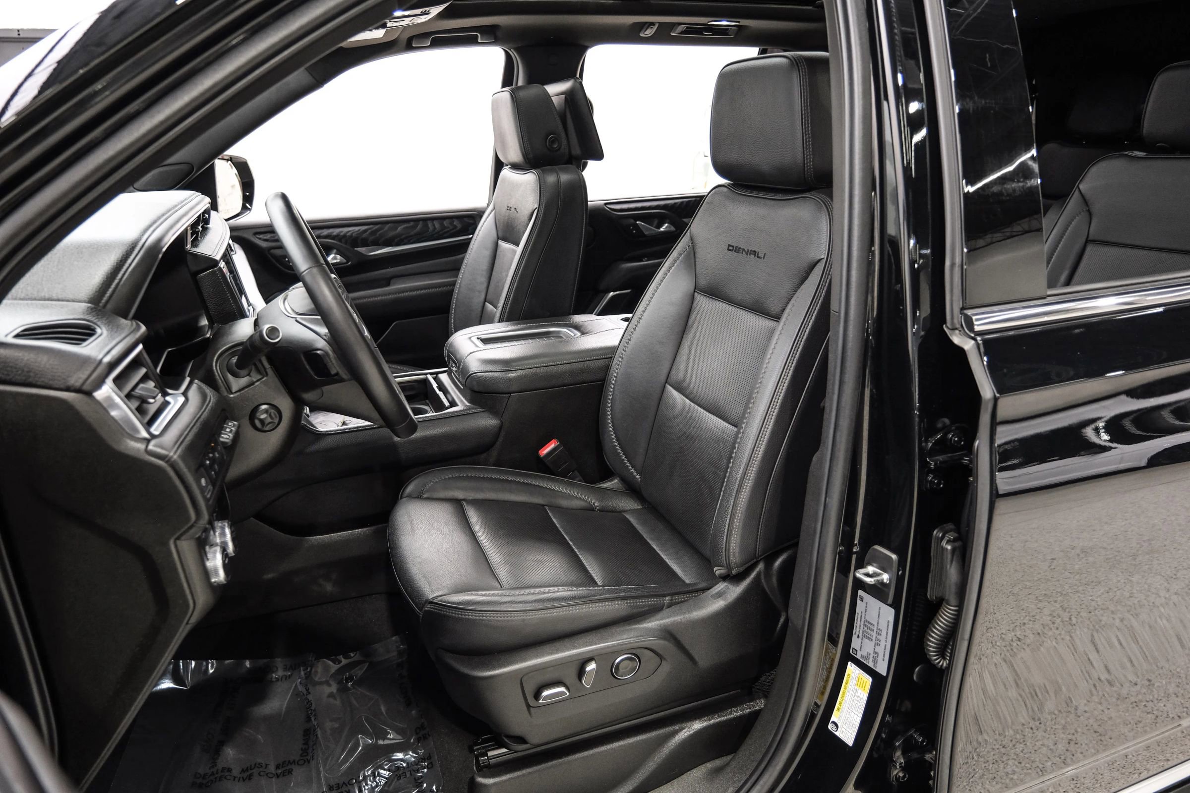 Used 2021 GMC Yukon Denali w/ Denali Premium Package image 15