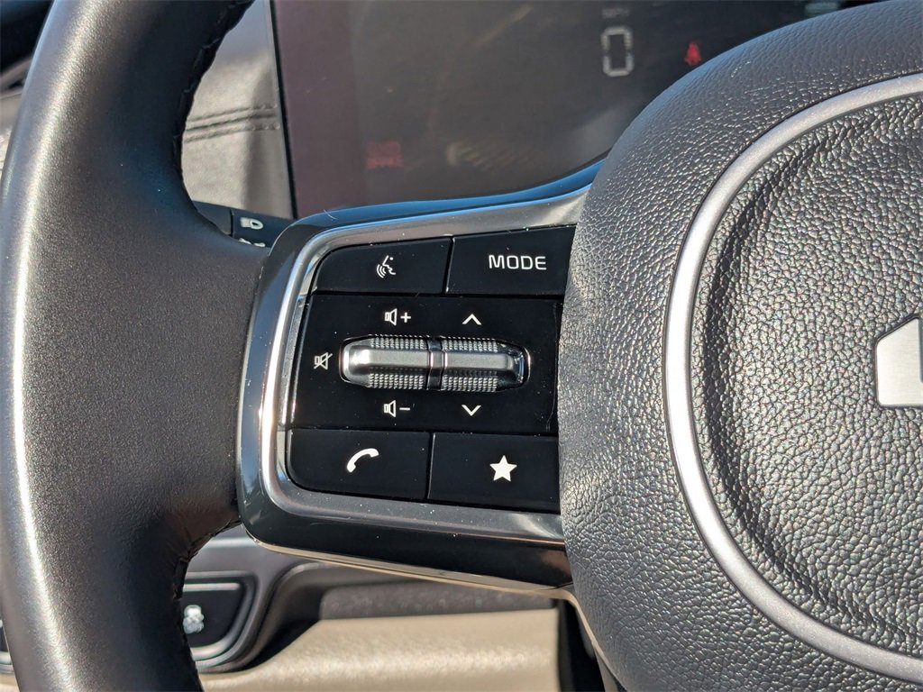 Used 2025 Kia Carnival image 26