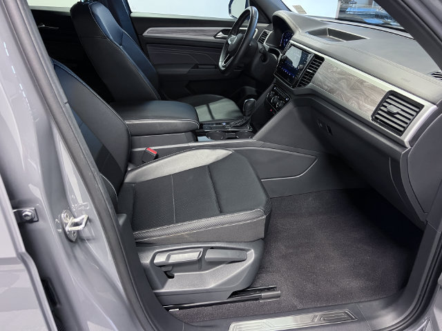 Certified 2022 Volkswagen Atlas Cross Sport SE w/ Panoramic Sunroof Package FWD image 11