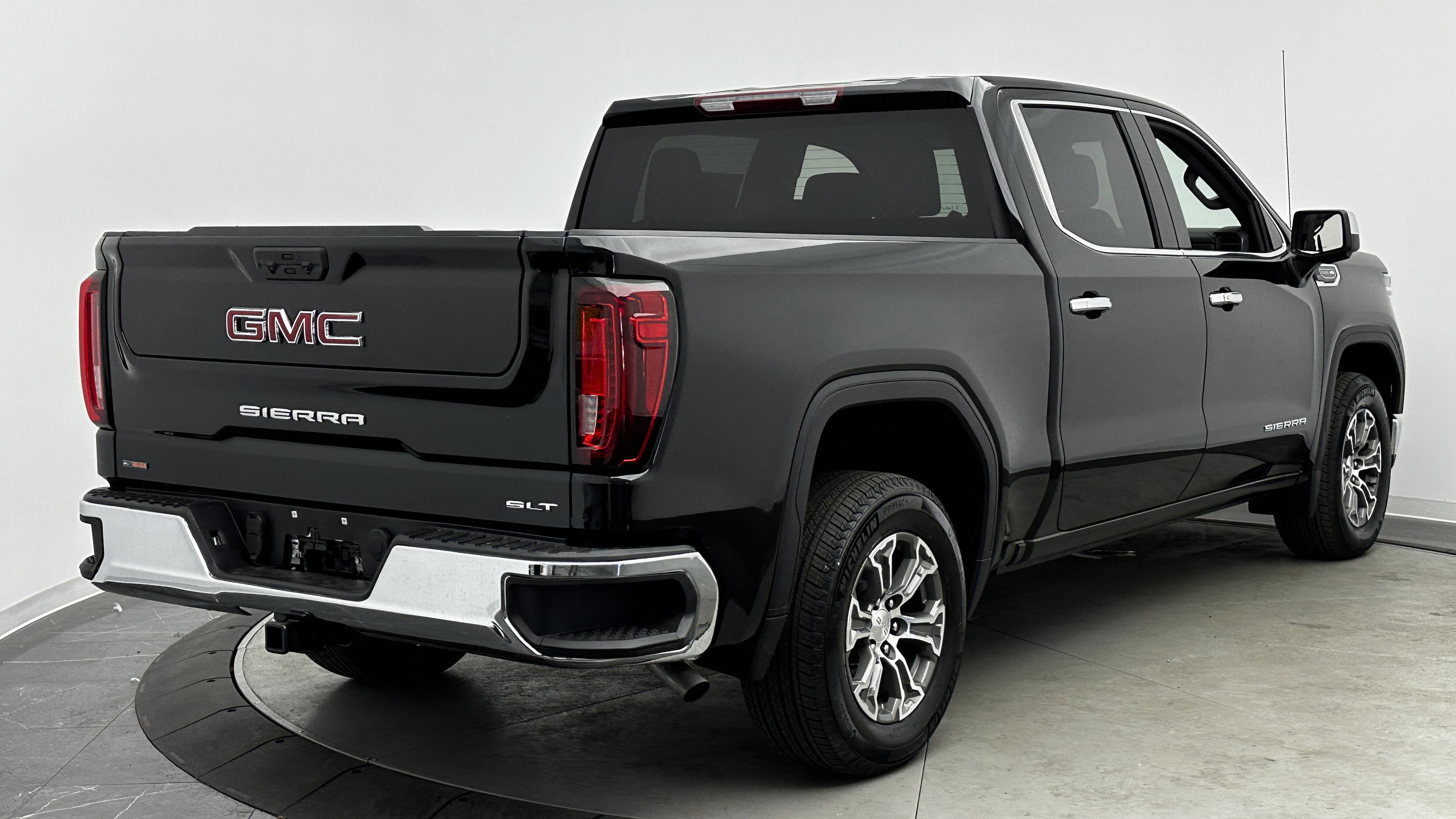 Used 2026 GMC Sierra 1500 SLT image 8