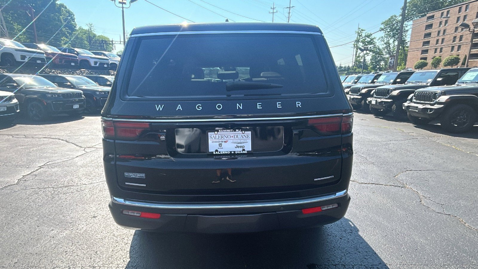 Certified 2022 Jeep Wagoneer Series III w/ Premium Group I AWD/4WD image 6