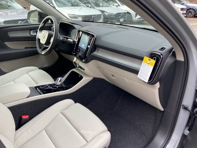 New 2026 Volvo XC40 B5 Ultra w/ Climate Package image 17