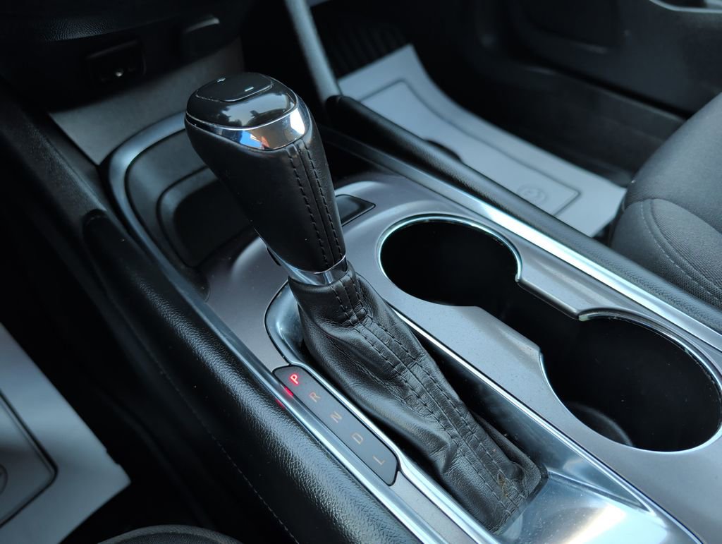 Used 2018 Chevrolet Malibu LT image 16