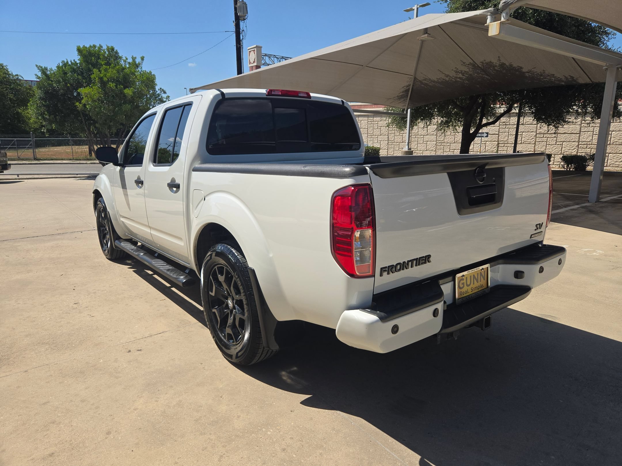 Used 2021 Nissan Frontier SV w/ Midnight Edition Floor Mats RWD image 5