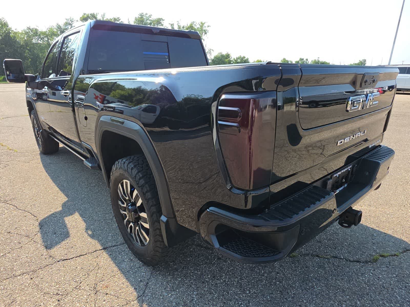Used 2024 GMC Sierra 3500 Denali Ultimate AWD/4WD image 10