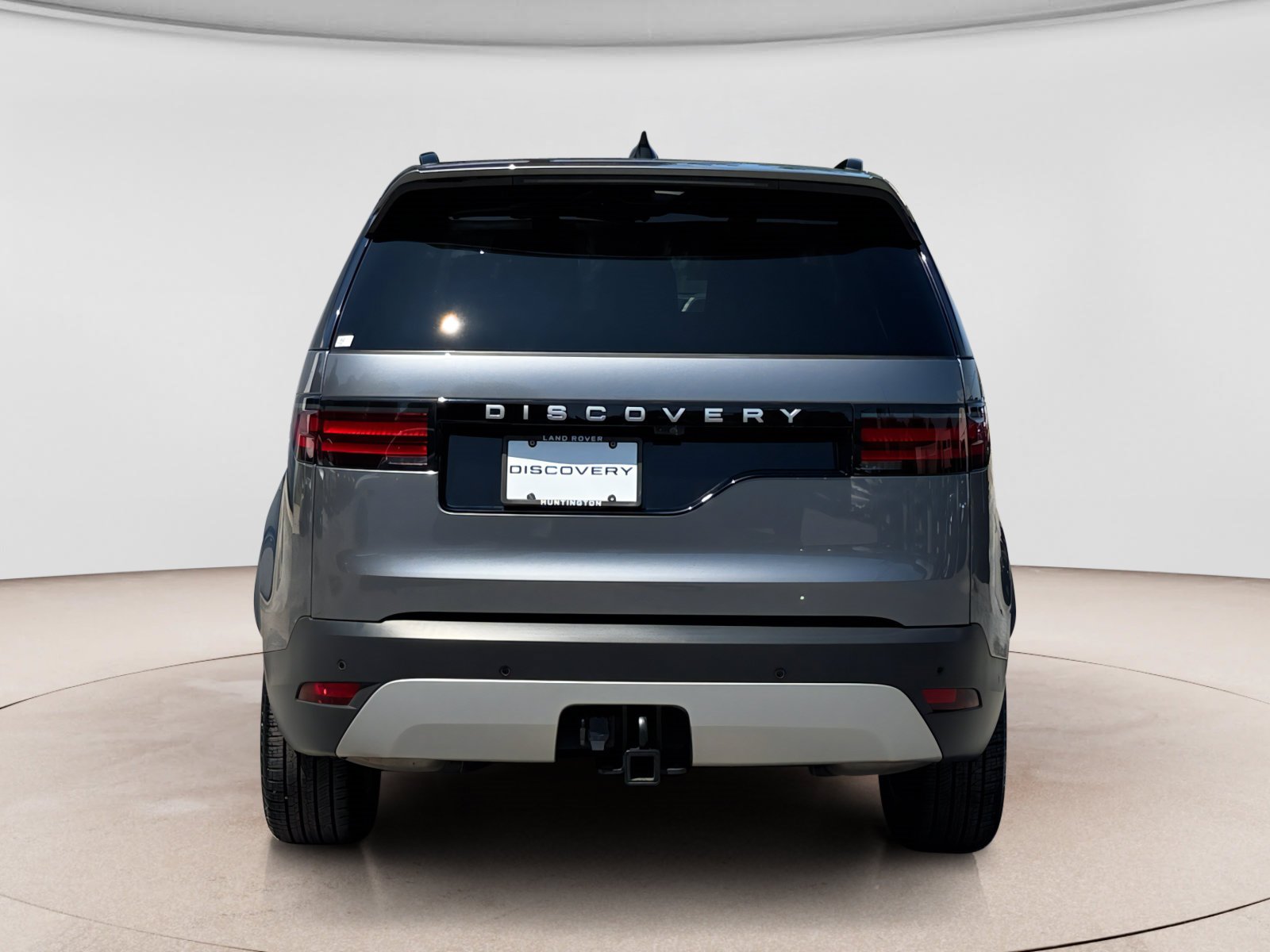 Used 2024 Land Rover Discovery S AWD/4WD image 4