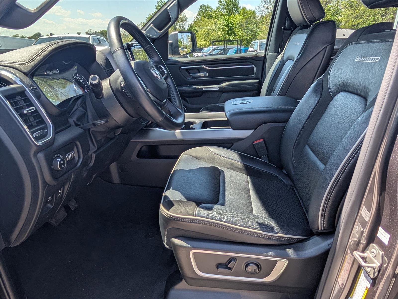 Used 2023 RAM 1500 Laramie AWD/4WD image 17