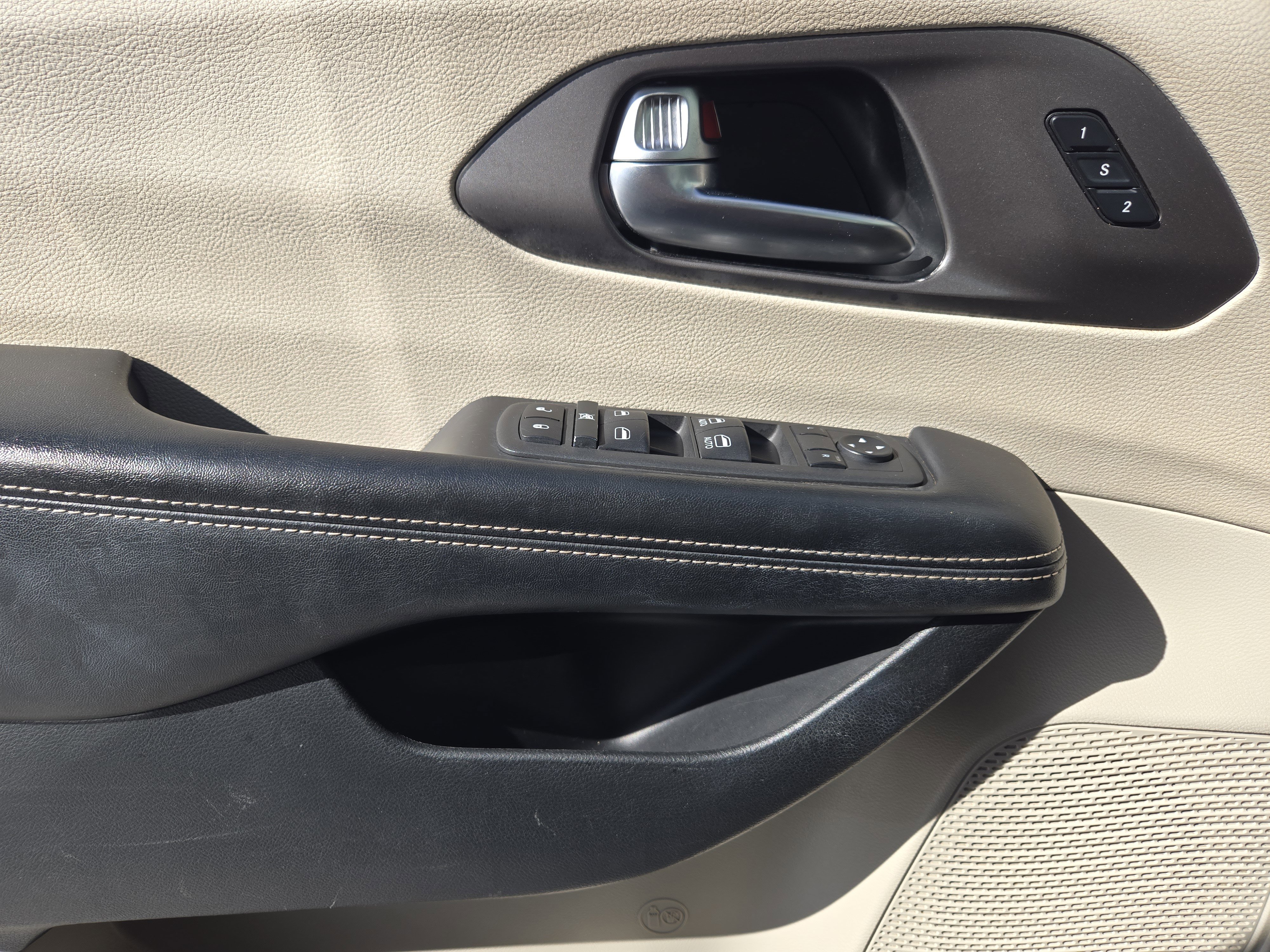 Used 2022 Chrysler Pacifica Touring-L FWD image 25