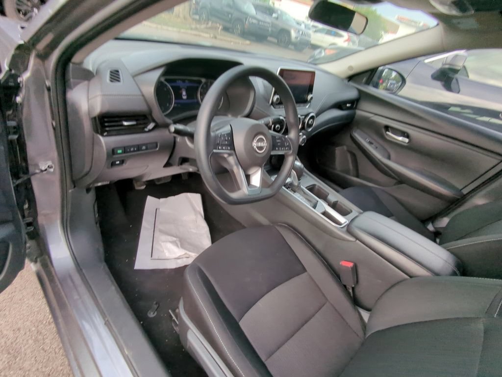 Used 2025 Nissan Sentra SV FWD image 7