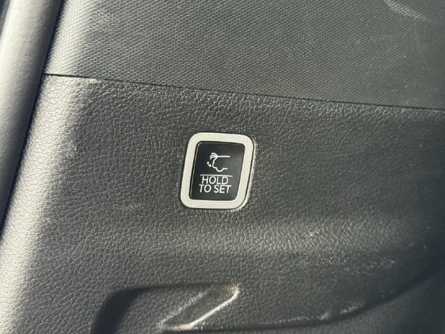 Used 2024 Jeep Wagoneer L Series II RWD image 35