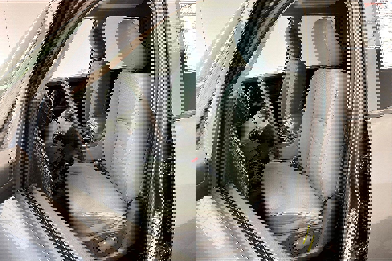 Used 2013 RAM 2500 Tradesman w/ Chrome Appearance Group image 17