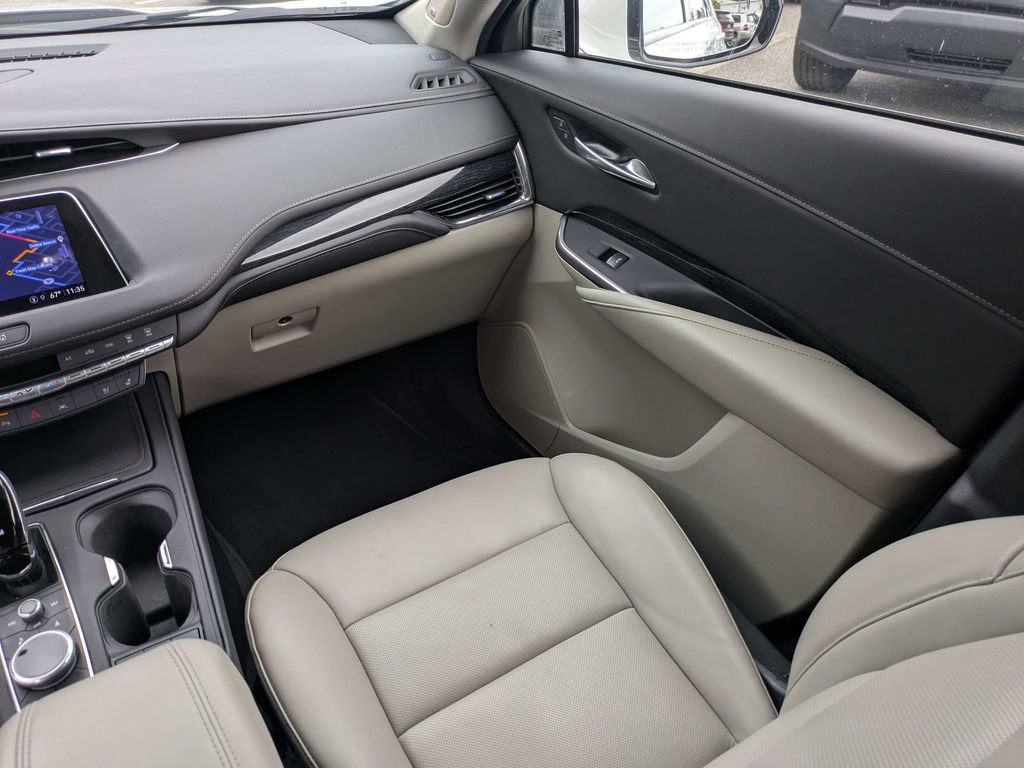 Used 2023 Cadillac XT4 Premium Luxury w/ Technology Package FWD image 17