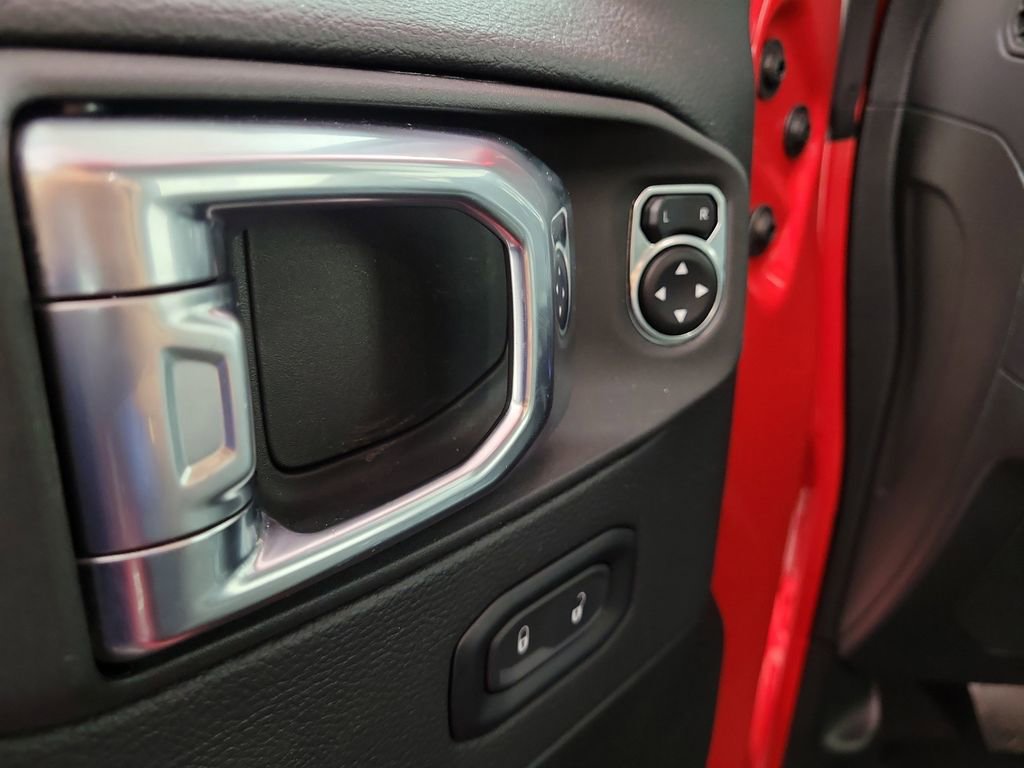 Used 2025 Jeep Wrangler Unlimited Sahara image 15