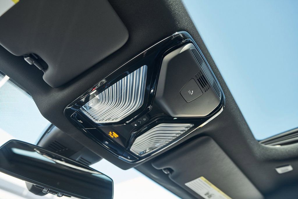 Used 2024 BMW M2 w/ Lighting Package RWD image 78