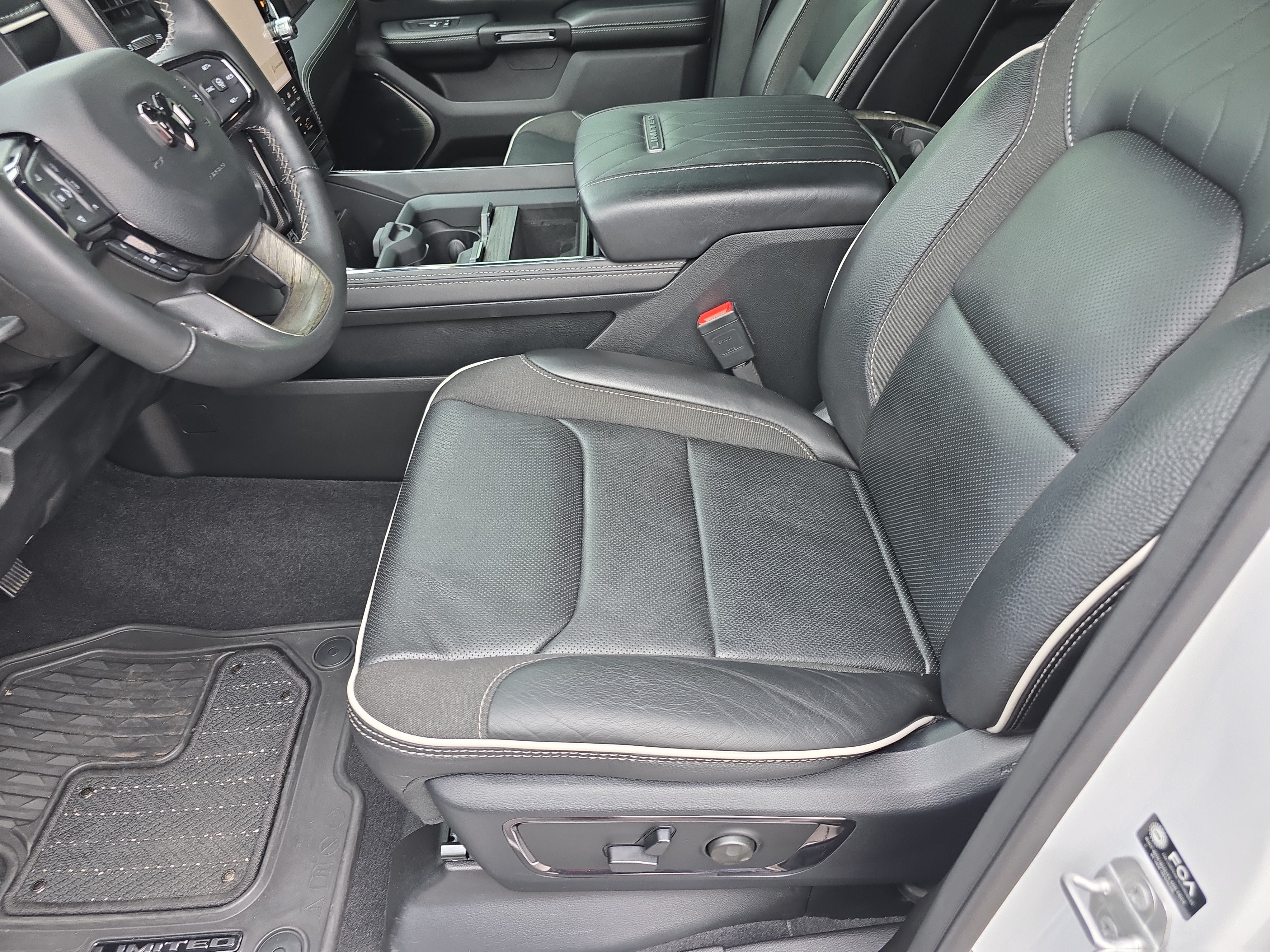 Used 2025 RAM 1500 Limited AWD/4WD image 23