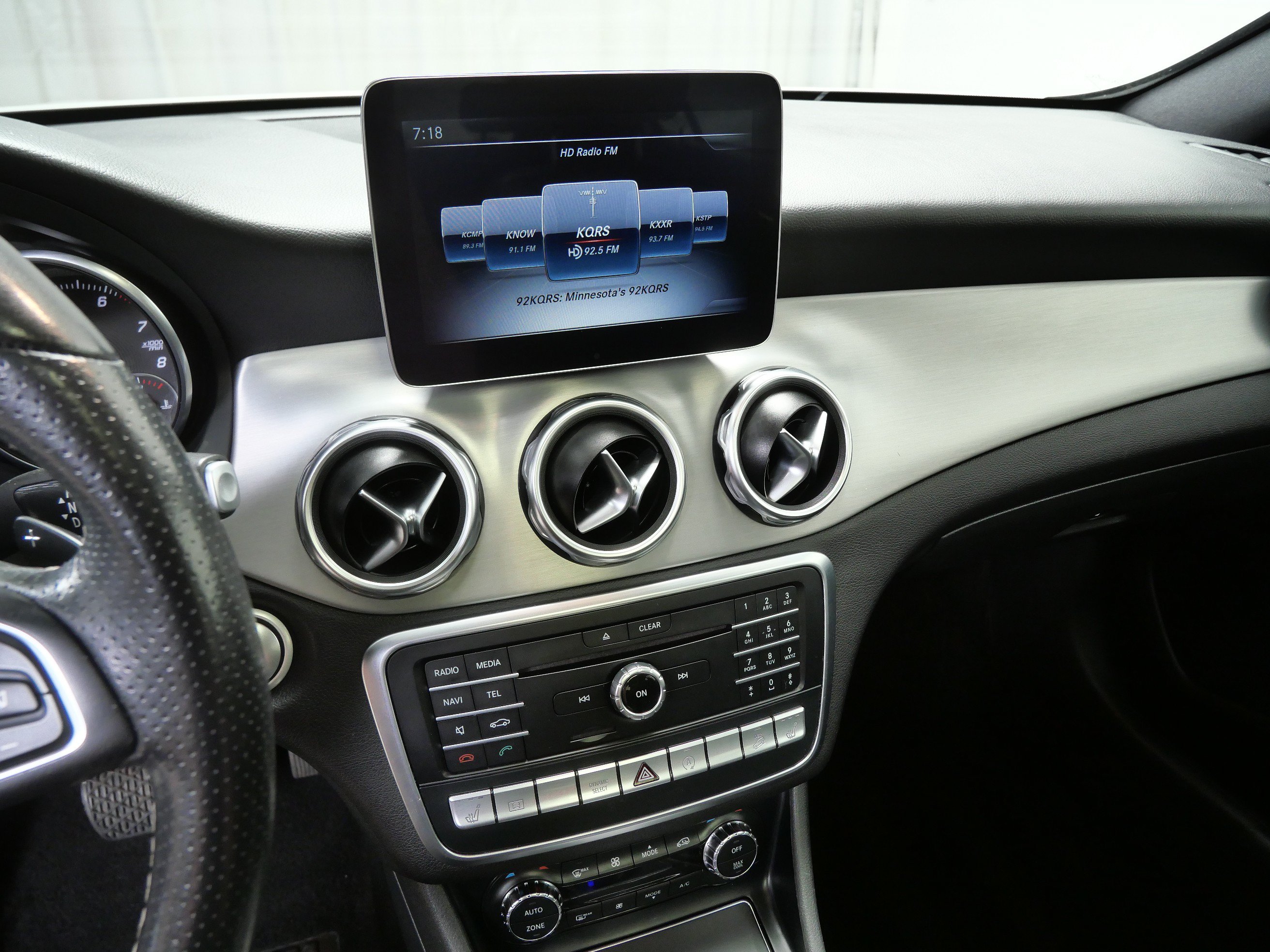 Used 2018 Mercedes-Benz GLA 250 4MATIC image 19