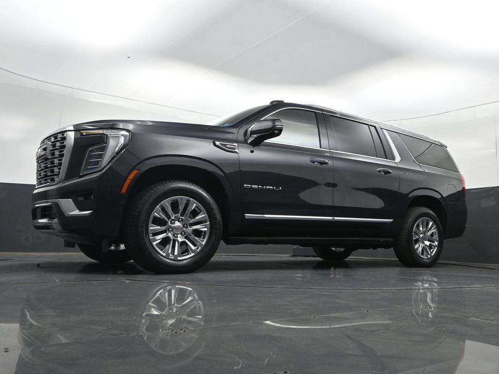 Used 2025 GMC Yukon XL Denali AWD/4WD image 30