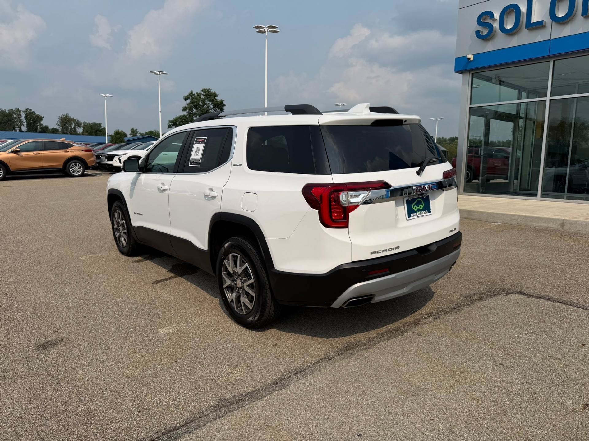 Certified 2020 GMC Acadia SLE w/ Driver Convenience Package AWD/4WD image 4