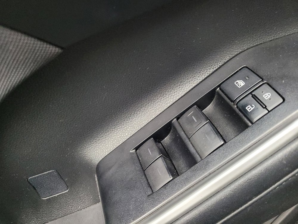 Used 2021 Toyota Highlander L FWD image 27