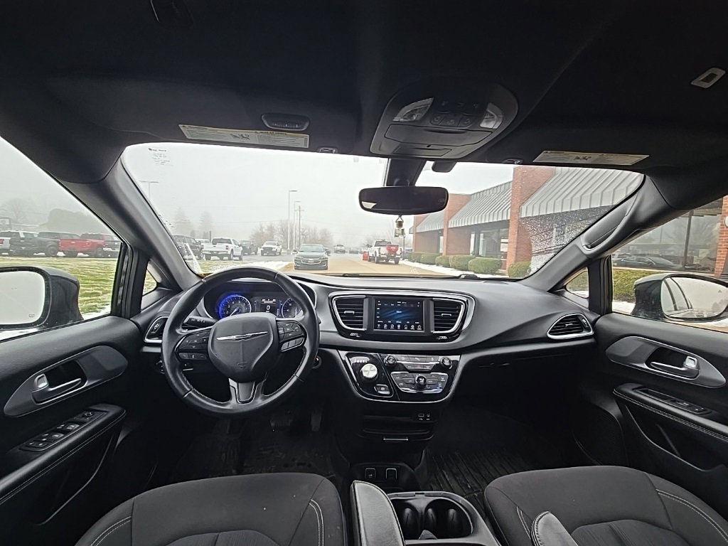 Used 2018 Chrysler Pacifica Touring Plus w/ S Appearance Package image 9