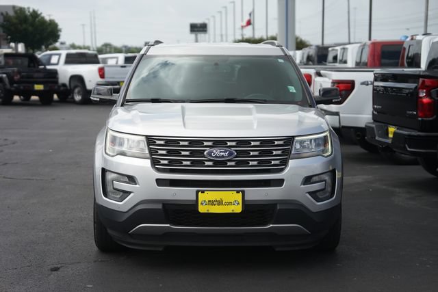 Used 2017 Ford Explorer XLT w/ Equipment Group 202A FWD image 3