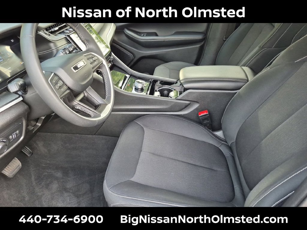 Used 2023 Jeep Grand Cherokee L Laredo AWD/4WD image 17