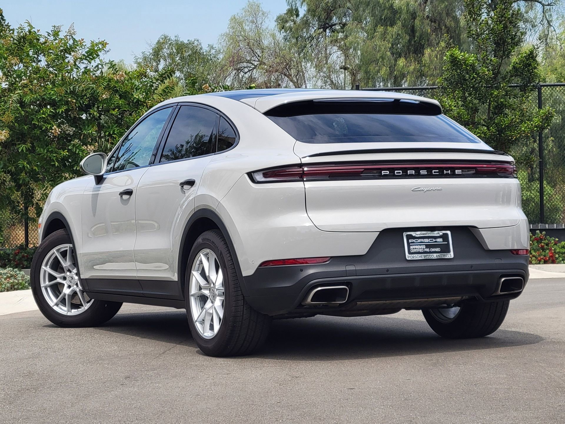 Used 2025 Porsche Cayenne Coupe AWD/4WD image 3