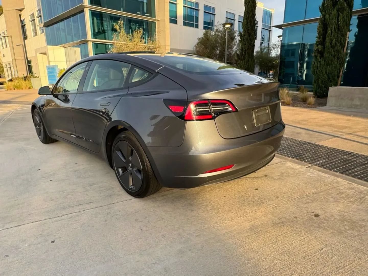 Used 2021 Tesla Model 3 Standard Range Plus RWD image 5