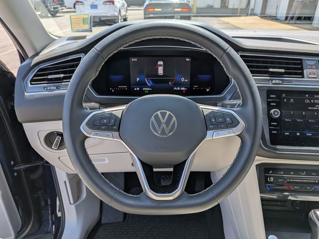 Used 2022 Volkswagen Tiguan SE FWD image 13